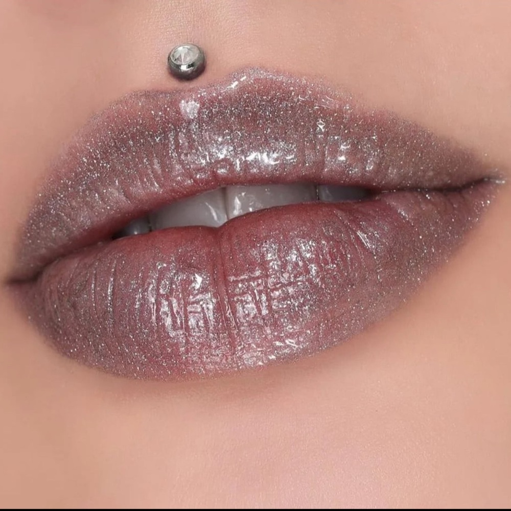 Jeffree Star SIX FEET UNDER The Gloss